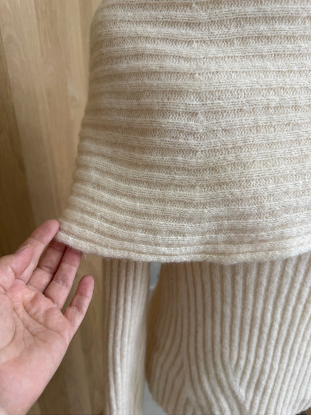 šøBanana Republic Cream Off-Shoulder Ribbed Foldover Sweater size L Quiet Luxury - Picture 4 of 7